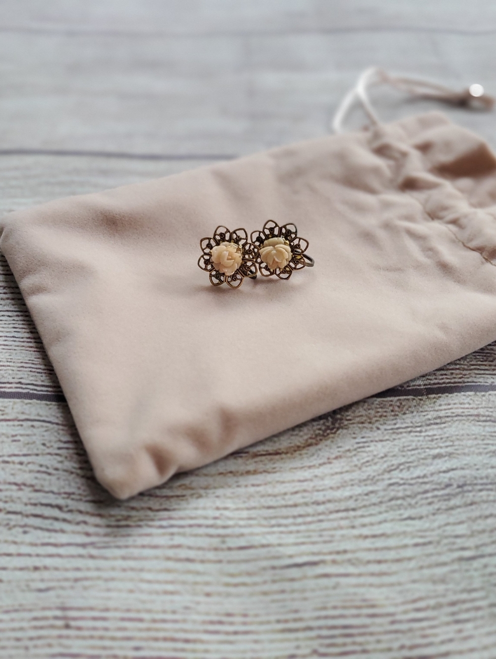 5/$20🌟Vintage Floral Filigree Twist-back Earrings